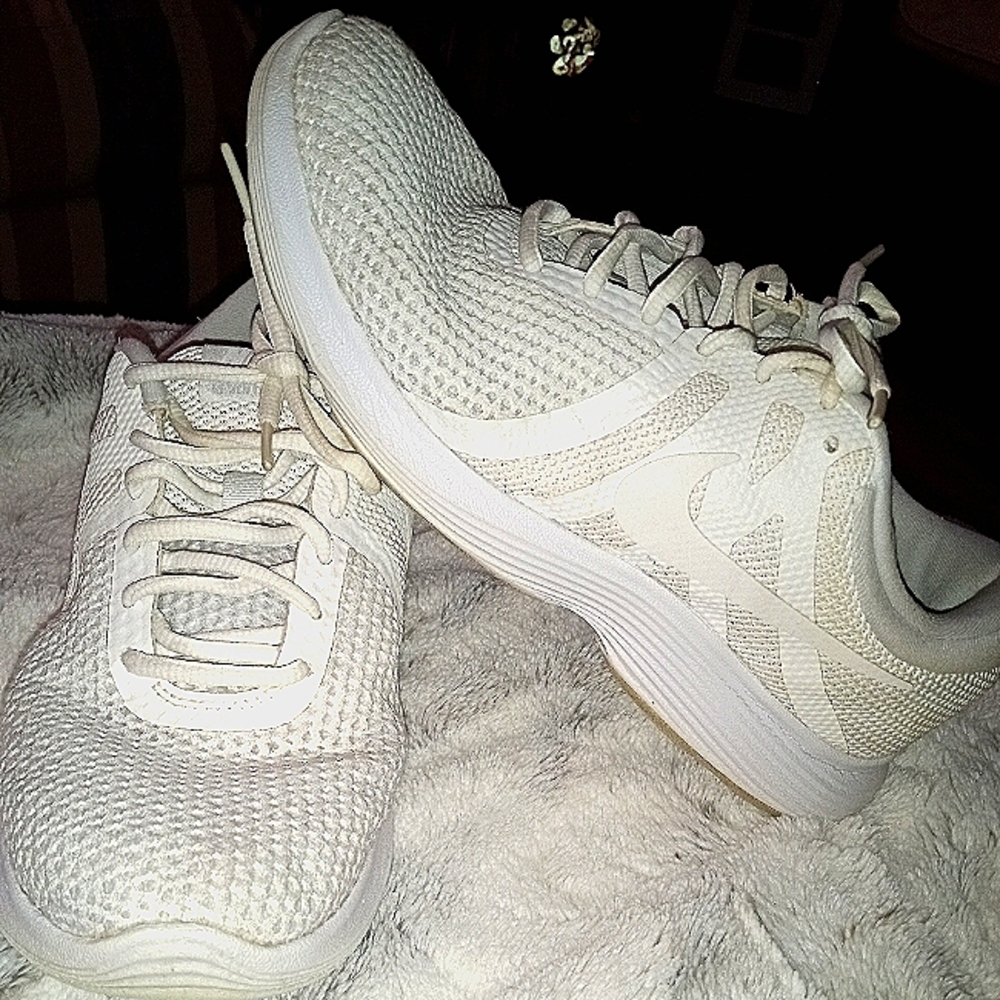 Women's white Nike revolution size 8 1/2